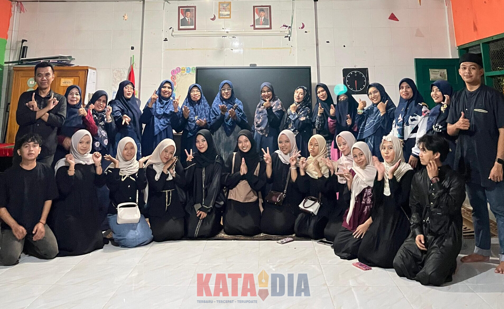 SD Muhammadiyah Perumnas menggelar kegiatan buka puasa bersama dengan mengangkat tema “Mari Menjadi Pribadi Shaleh/Shalehah yang Berbakti dan Peduli Sosial”.