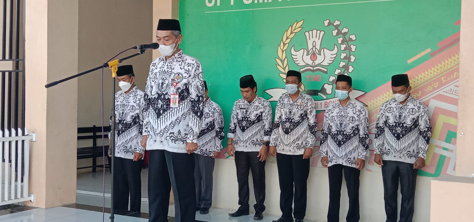 Upacara Bendera Hari Guru Nasional 2021, Ini Ketetapan Menteri Nadiem ...