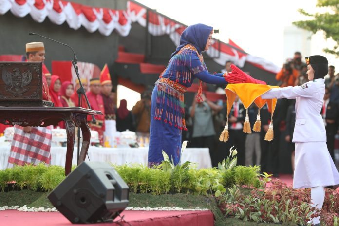 Paskibraka Kota Makassar Mendapat Pujian Khusus dalam Upacara Penurunan Bendera