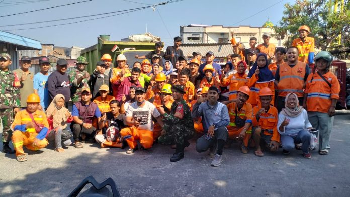 Jumat Bersih di Kelurahan Sambung Jawa: Warga Mamajang Kota Makassar Berperan Aktif dalam Kerja Bakti Lingkungan