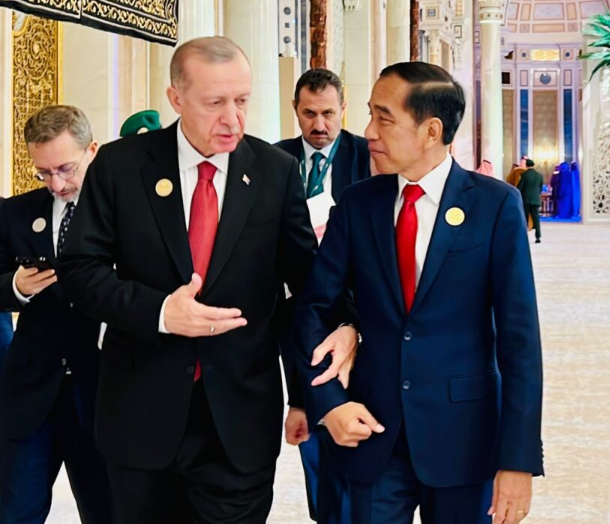 Presiden Jokowi dan Presiden Erdogan Sepakat Terus Dukung Kemerdekaan Palestina dalam Pertemuan Bilateral OKI