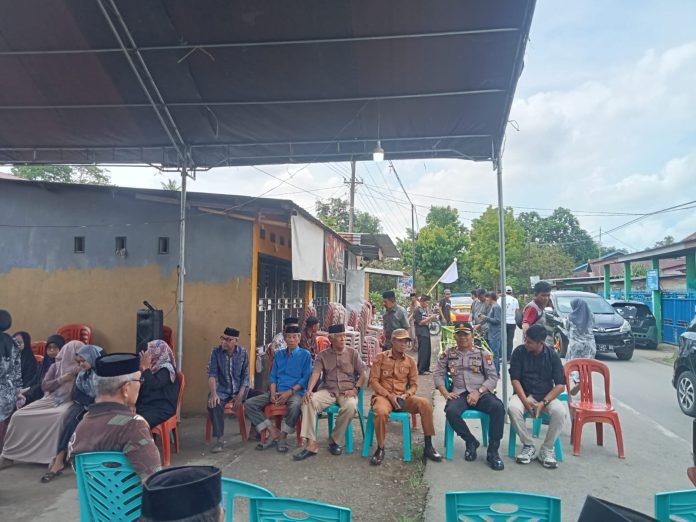 Kapolsek Bontonompo Berbelasungkawa, Sampaikan Dukungan Moril pada Keluarga Almarhum di Desa Barembeng