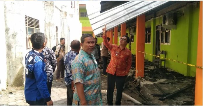 Tanggap Bencana: Camat Rappocini Segera Beraksi di Lokasi Kebakaran Madrasah Aliyah Negeri 1 Kota Makassar