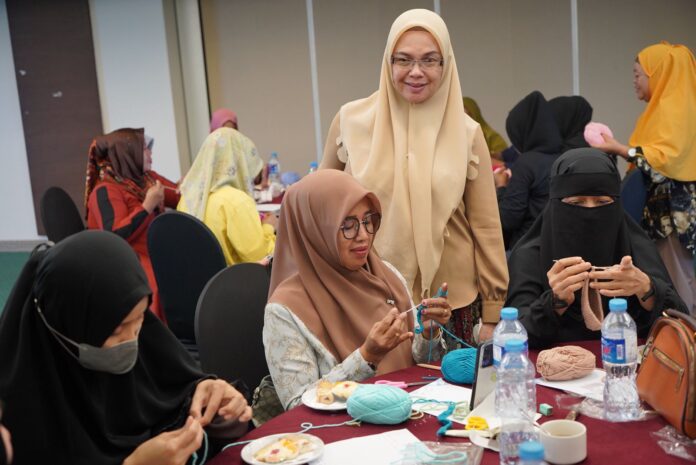 Pelatihan Merajut DWP Kota Makassar: Memperkuat Potensi Ekonomi Perempuan di Lorong Wisata