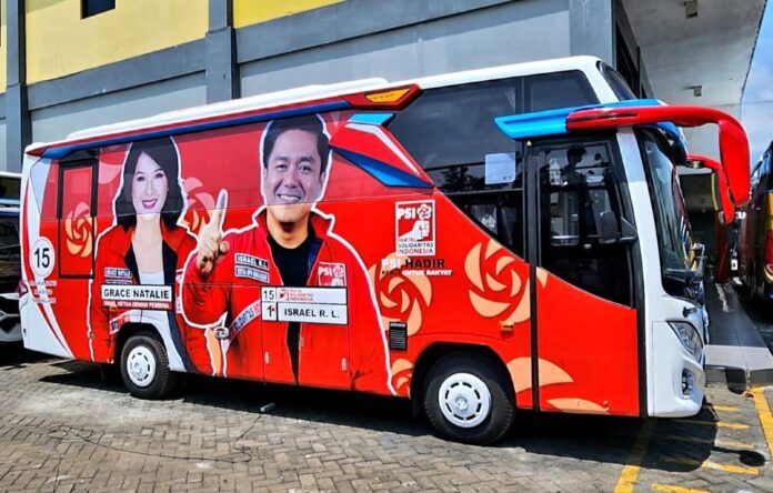 Luncurkan 4 Unit Bus Eksekutif untuk PSI Makassar