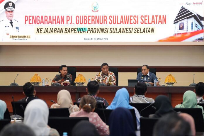 Penjabat Gubernur Sulawesi Selatan, Bahtiar Baharuddin, dalam mendorong Badan Pendapatan Daerah (Bapenda) dan Badan Keuangan dan Aset Daerah (BKAD) Sulsel untuk meningkatkan