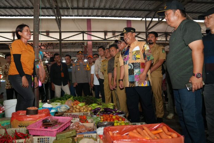 Penjabat Gubernur Sulawesi Selatan Minta TPID dan Forkopimda Luwu Timur Stabilkan Harga Kebutuhan Pokok