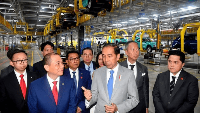 Presiden Jokowi, VinFast, Investasi Otomotif, Mobil Listrik, Ekosistem Kendaraan Listrik, Industri Baterai Listrik, Vietnam, Diplomasi Ekonomi
