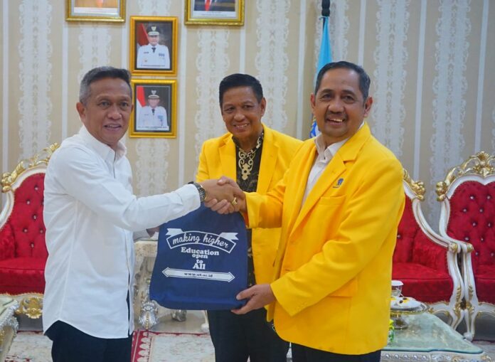 Direktur UT Makassar Prof Rahman Rahim Silaturrahim Pj Bupati Bone Andi Islamuddin Bahas Percepatan Sarjana Bagi Aparat Pemdes dan Kecamatan