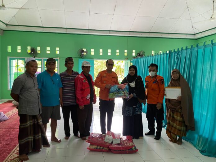BPBD Kota Makassar Sampaikan Bantuan Darurat untuk Korban Banjir di Masjid Al-Muttohirin Perumnas