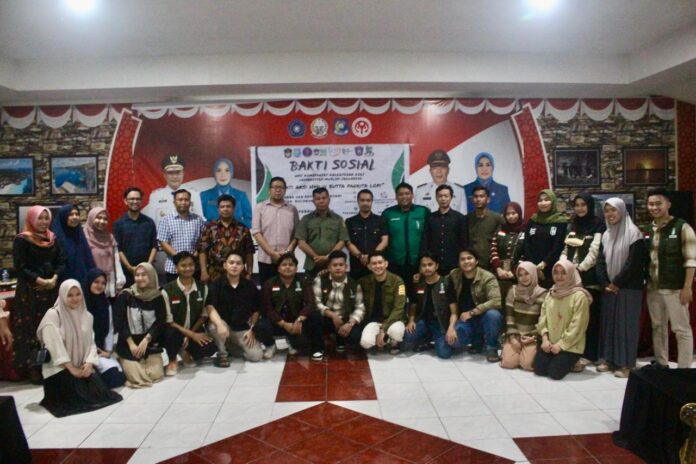 Gambar: Bupati Bulukumba menyambut kedatangan mahasiswa HMI Kedokteran UMI Makassar untuk aksi bakti sosial.