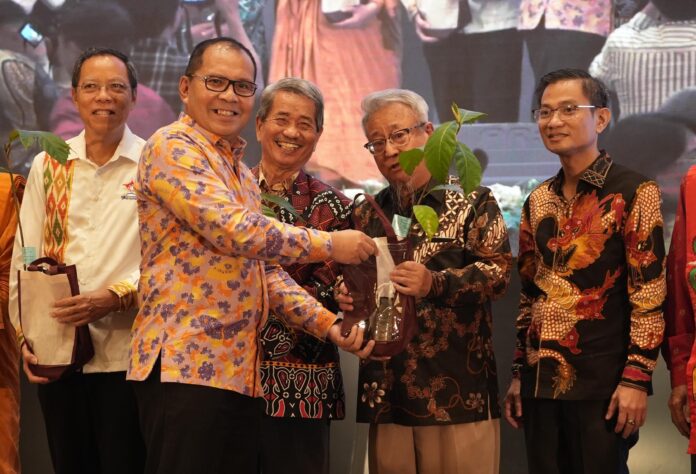Wali Kota Makassar Serukan Pemilu Damai dalam Perayaan Natal Oikumene 