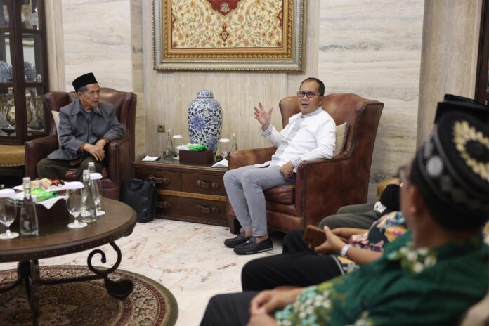 Ketua Muhammadiyah Makassar KH Muh Said Abd Shamad dan rombongan bertemu dengan Wali Kota Makassar Moh Ramdhan Pomanto pada malam hari, 30 Mei 2024.