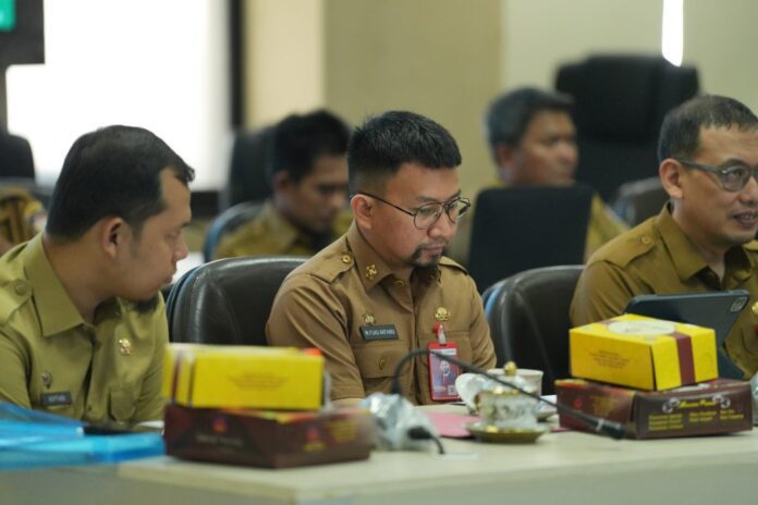 Sekretaris Bapenda Makassar menghadiri Rapat Monitoring dan Evaluasi SKPD Kota Makassar di Ruangan Komisi B DPRD Kota Makassar.