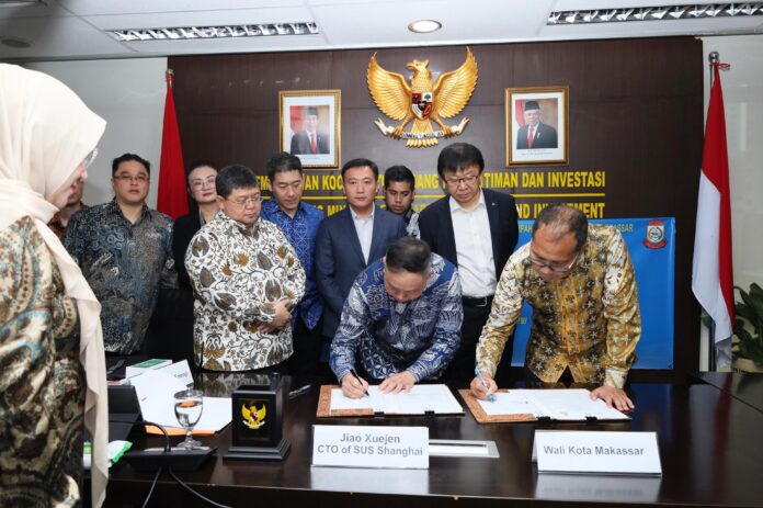 Wali Kota Makassar, Danny Pomanto, menandatangani perjanjian kerjasama Pengolahan Sampah Menjadi Energi Listrik (PSEL) bersama perwakilan dari Sus Shanghai dan PT. Sarana Utama Synergy,