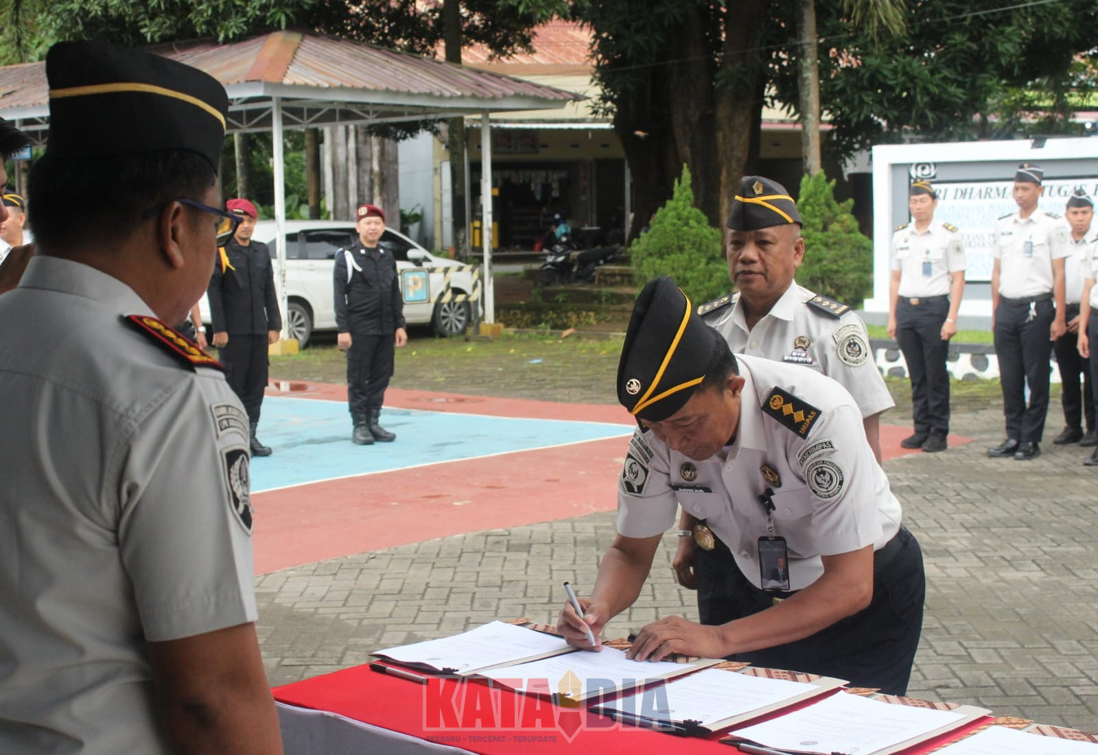 Kepala Lembaga Pemasyarakatan (Lapas) Narkotika Kelas IIA Sungguminasa melaksanakan kegiatan Penandatanganan Perjanjian Kinerja Tahun 2026