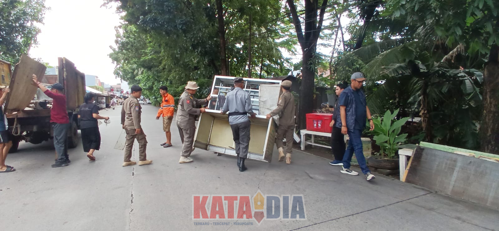 Kemacetan yang selama bertahun-tahun menjadi keluhan pengguna jalan di kawasan Jalan Saripa Raya, Kecamatan Panakkukang, Kota Makassar