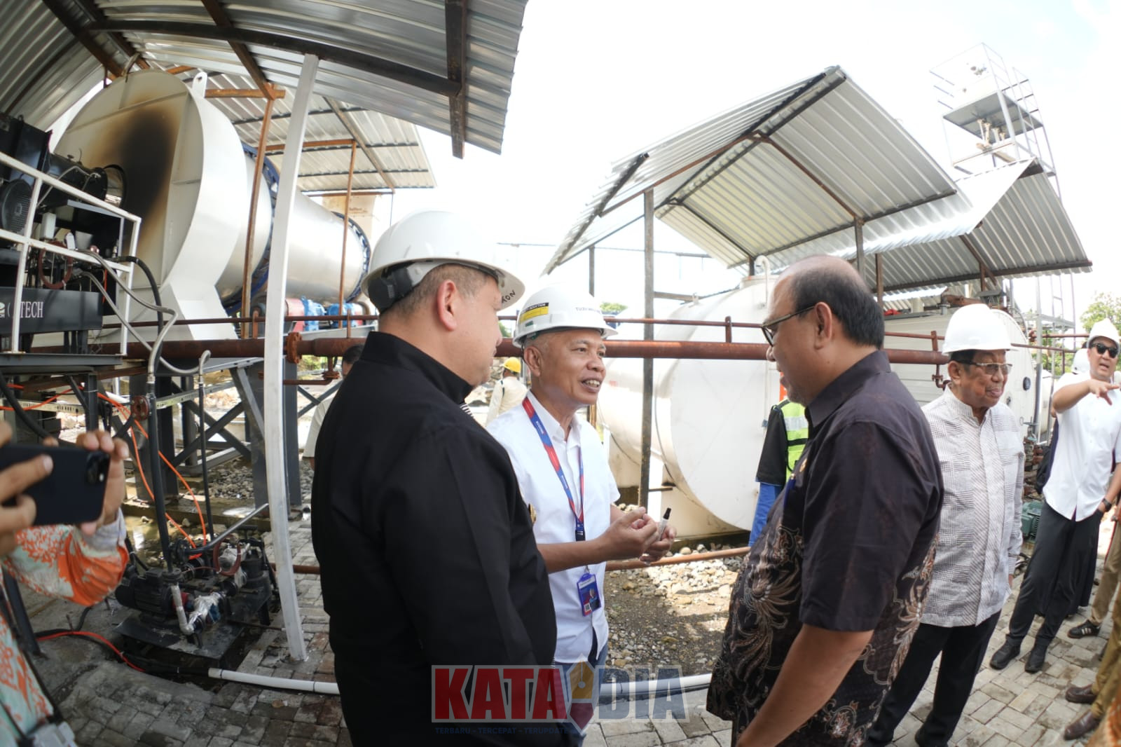 Wali Kota Makassar, Munafri Arifuddin, menegaskan komitmen Pemerintah Kota Makassar dalam memperkuat pembangunan infrastruktur jalan dengan melibatkan peran sektor swasta secara profesional, transparan, dan berdaya saing.