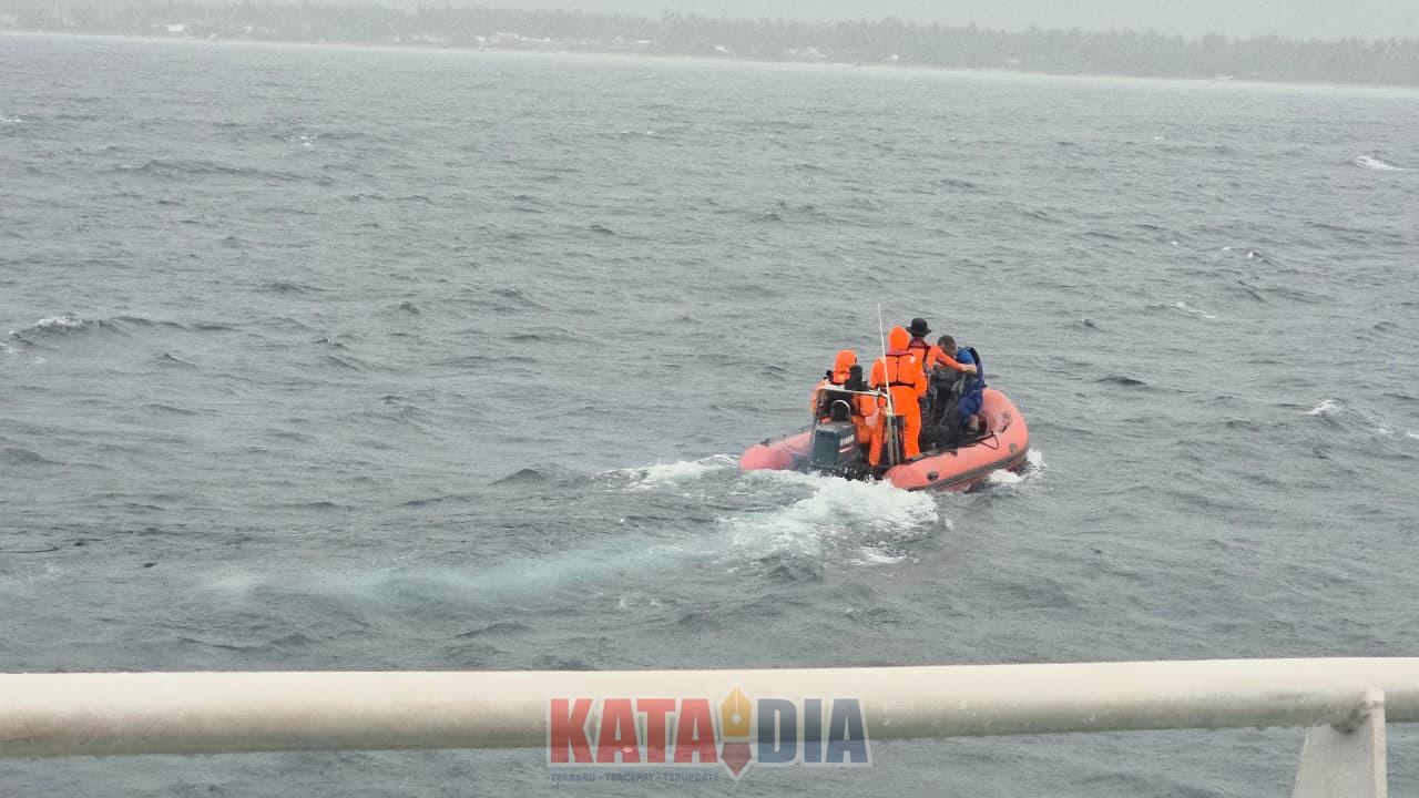 Proses pencarian Kapal Jolloro Sansel United JB 2023 yang dilakukan oleh Tim SAR Gabungan akhirnya membuahkan hasil. Memasuki hari ketiga operasi pencarian