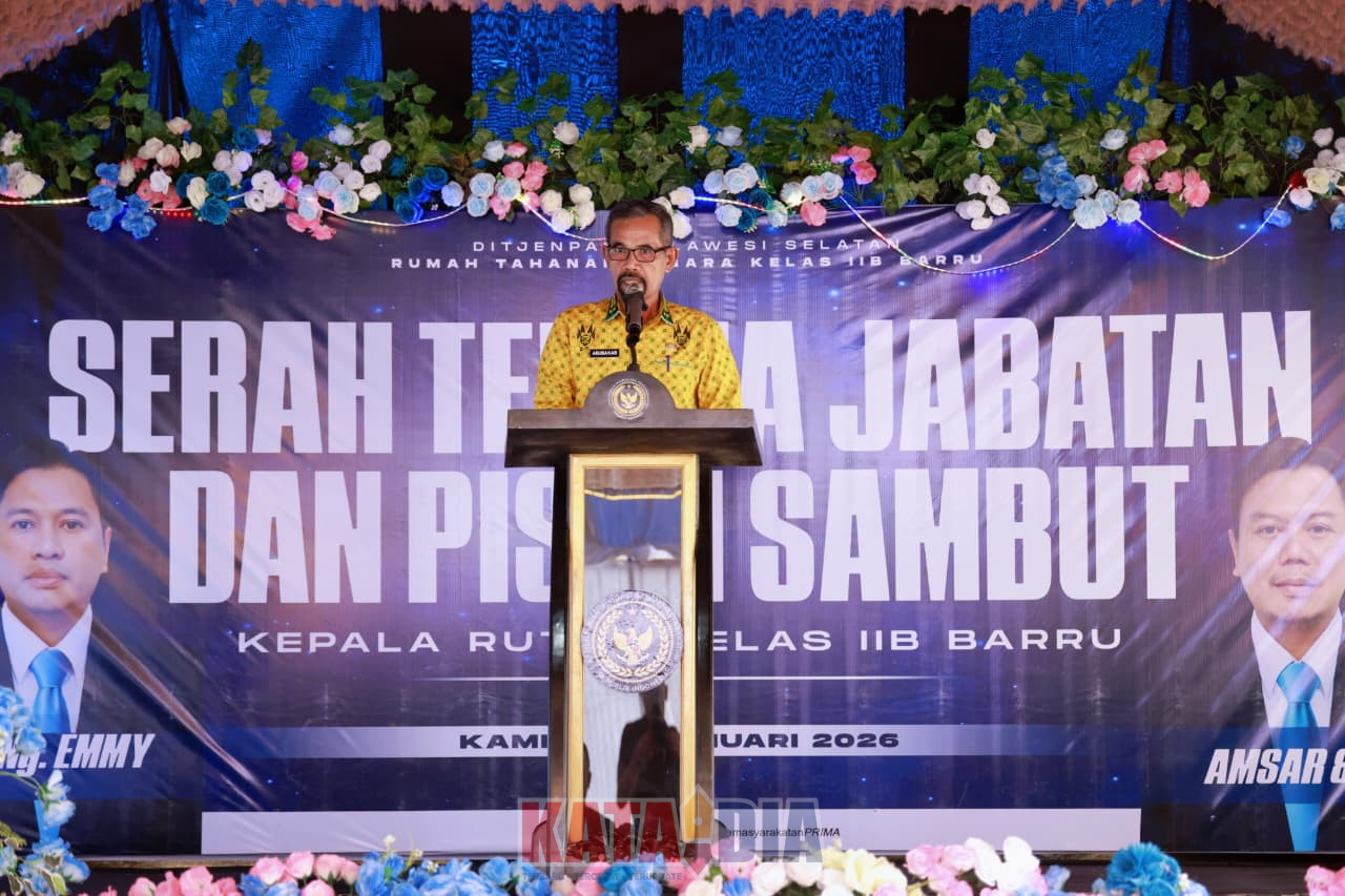 Mewakili Bupati Barru, Penjabat Sekretaris Daerah (Pj Sekda) Kabupaten Barru, Abubakar, S.Sos., M.Si., menghadiri kegiatan Serah Terima Jabatan (Sertijab)