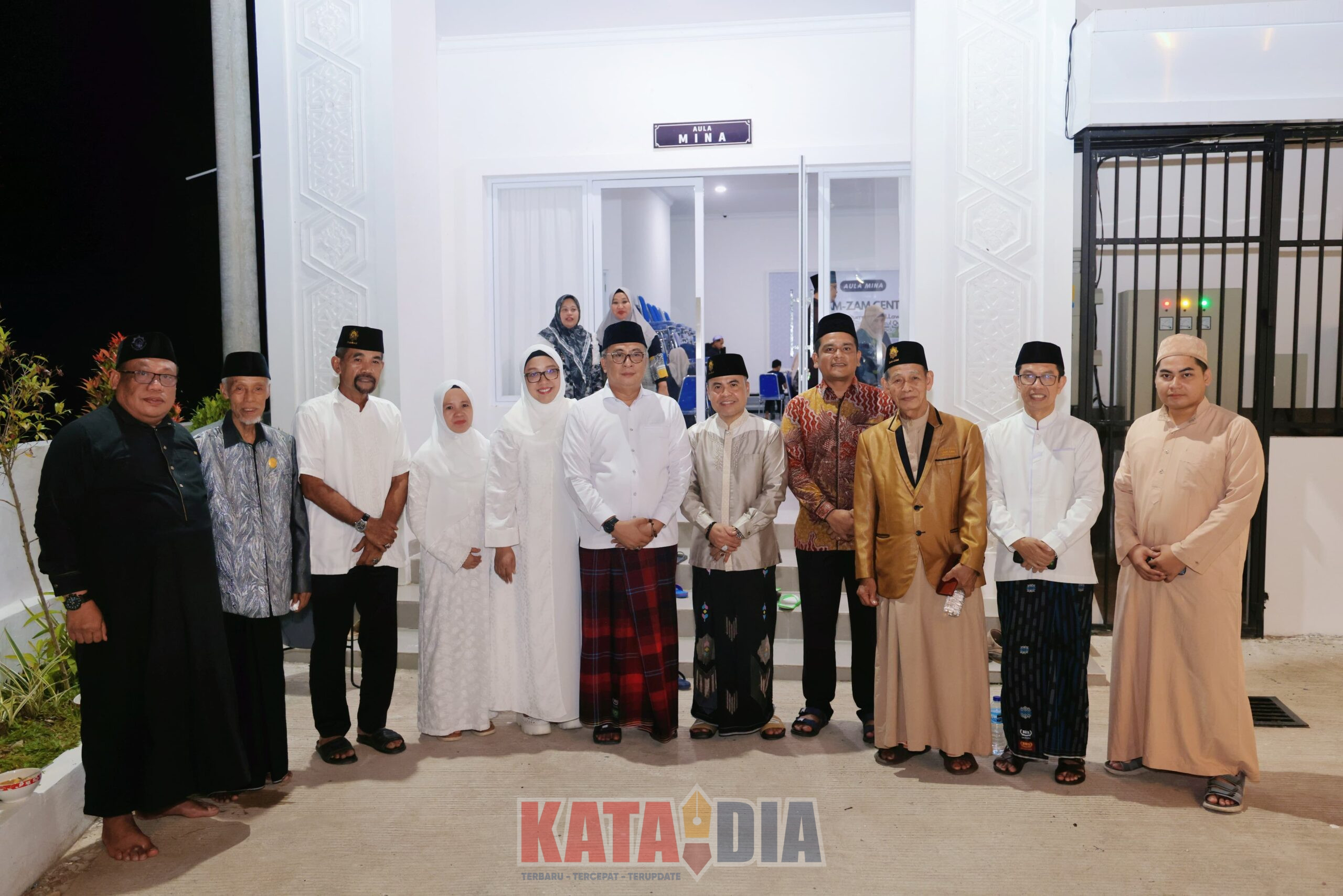 Wakil Bupati Barru, Dr. Ir. Abustan A. Bintang, M.Si., mewakili Bupati Barru Andi Ina Kartika, S.H., M.Si., secara resmi mengukuhkan Pengurus Masjid Baiturrahman H. Lawe Kompleks Zam-Zam Centre