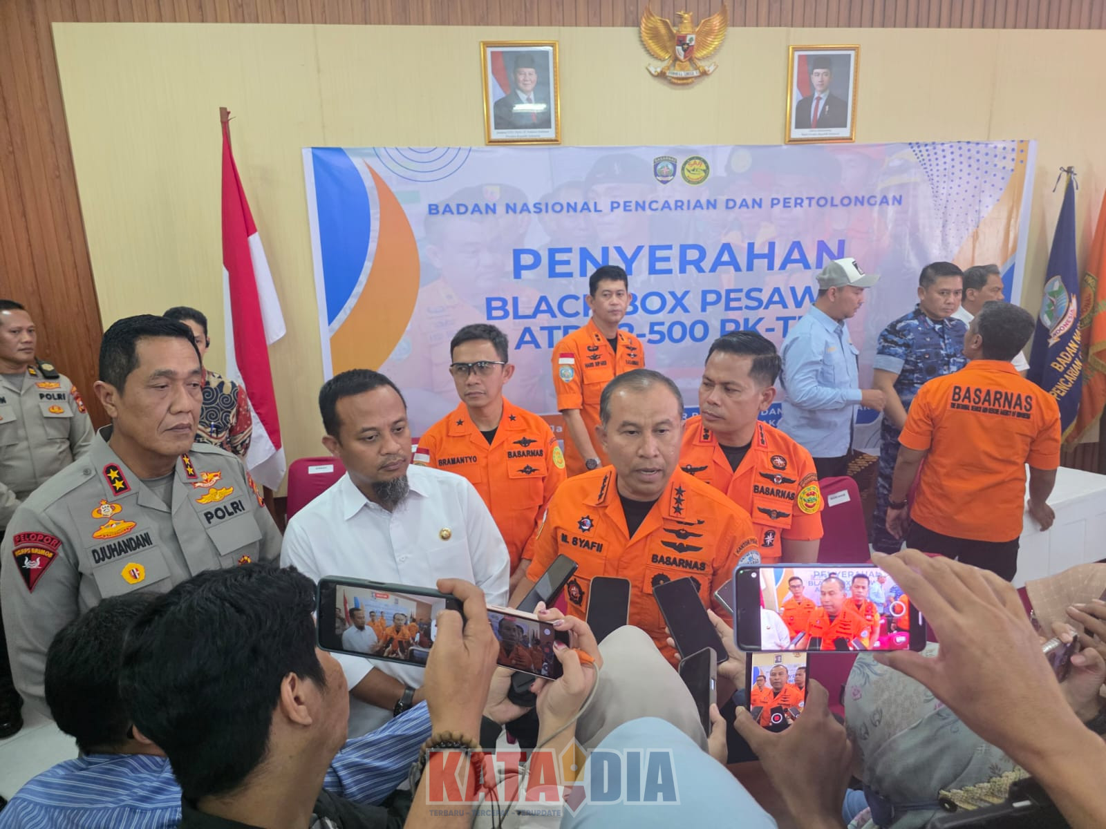 Operasi Pencarian dan Pertolongan (SAR) kecelakaan pesawat di wilayah Sulawesi Selatan terus berlanjut.