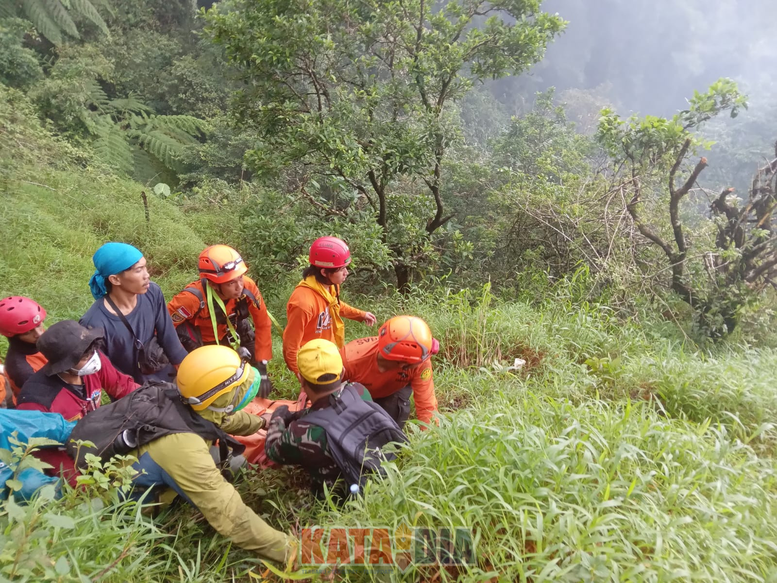 Operasi Pencarian dan Pertolongan (SAR) terhadap kecelakaan pesawat di wilayah pegunungan Sulawesi Selatan kembali mencatat perkembangan signifikan.