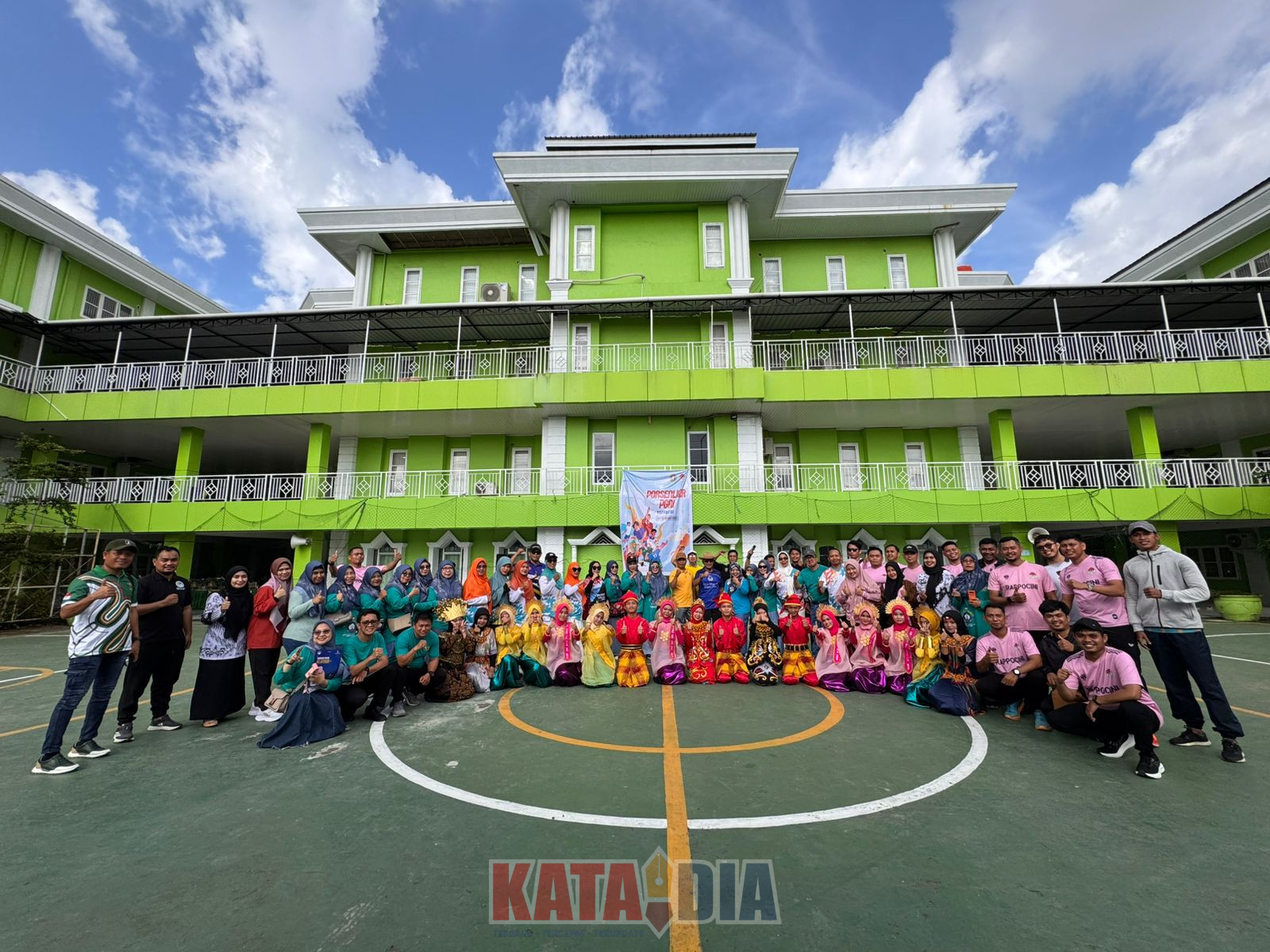 Sejumlah guru SD Inpres Banta-Bantaeng 1 mengikuti kegiatan lomba tingkat kota yang digelar sebagai bagian dari upaya peningkatan kompetensi dan profesionalisme pendidik.