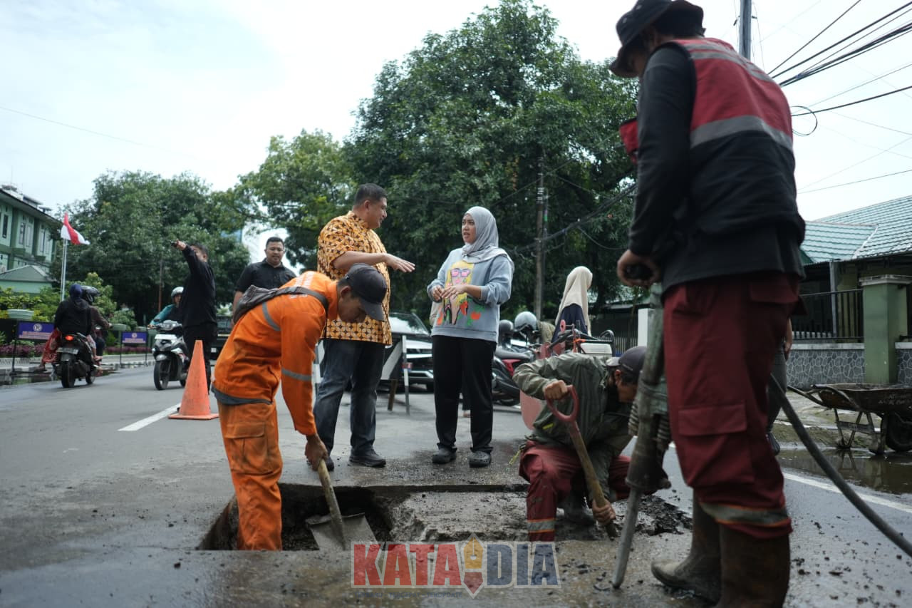 Wali Kota Makassar, Munafri Arifuddin, merespons cepat keluhan warga terkait kondisi infrastruktur jalan lingkungan di kawasan Jalan Garuda, Kecamatan Mariso