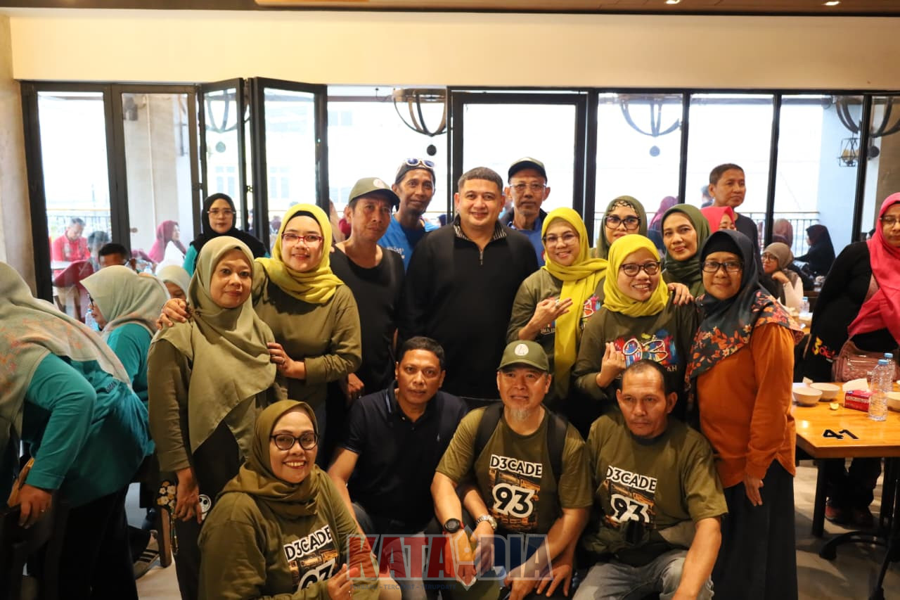 Wali Kota Makassar, Munafri Arifuddin, menghadiri kegiatan Bazar Road to Reuni Putih Abu-Abu Angkatan 93 Se-Kota Makassar sebagai bagian dari rangkaian persiapan menuju reuni akbar Angkatan 93