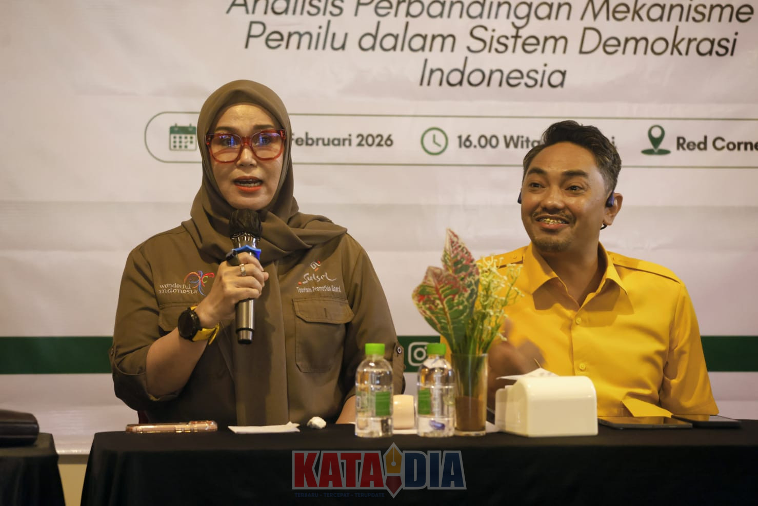Bupati Barru, Andi Ina Kartika Sari, menghadiri sekaligus menjadi narasumber dalam Diskusi Publik yang diselenggarakan oleh Pengurus Himpunan Mahasiswa Islam (HMI) Cabang Makassar di Red Corner Cafe Makassar, J