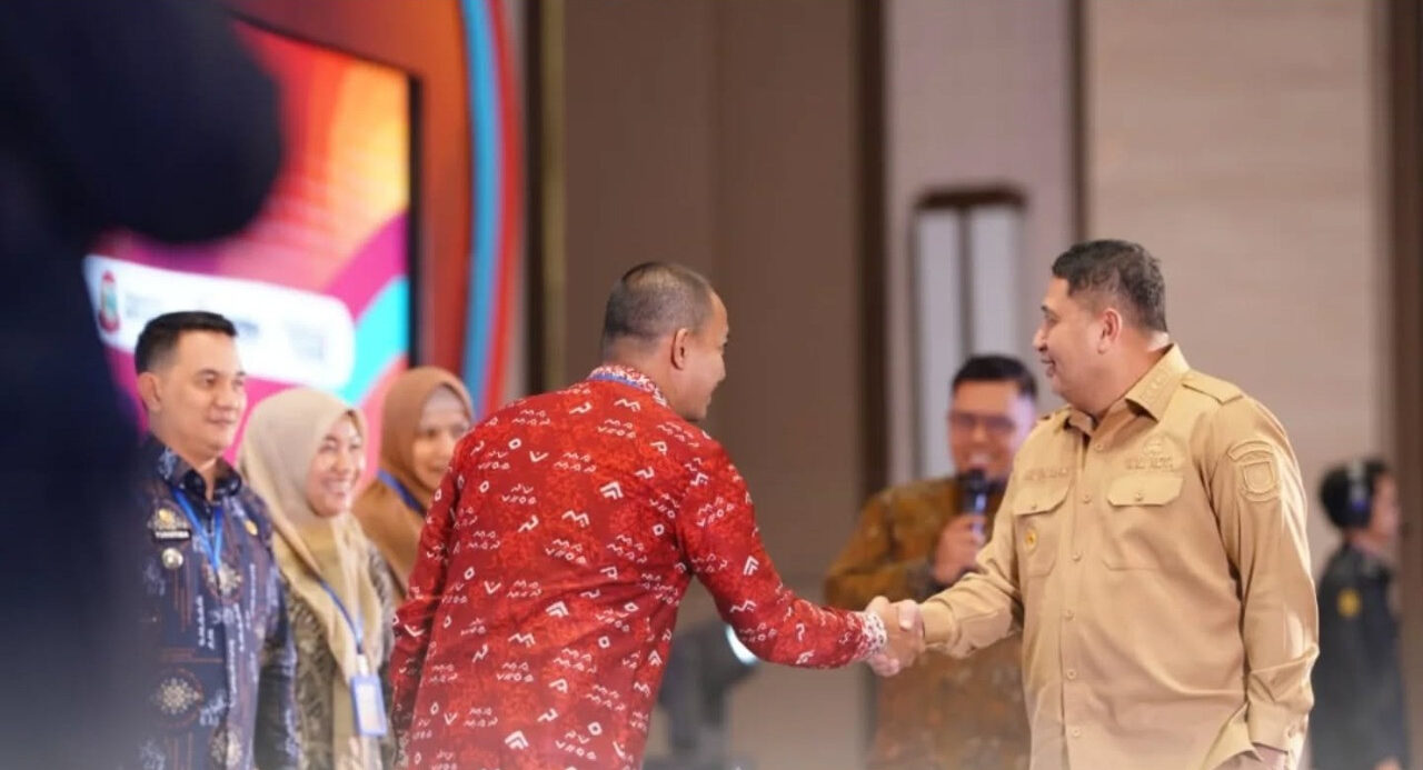 Camat Tamalate, Muhammad Aril Syahbani, K.H., S.I.P., menghadiri Rapat Koordinasi Pendapatan Asli Daerah (PAD) Pemerintah Kota Makassar Tahun 2026 yang digelar di Gumaya Hotel, Semarang,