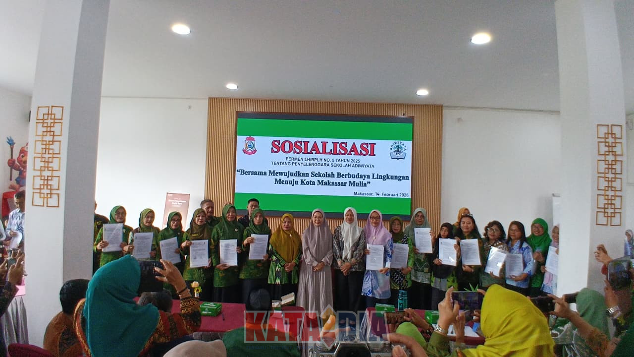 Ketua Dewan Lingkungan Hidup sekaligus Ketua Tim Penggerak PKK Kota Makassar, Melinda Aksa, membuka kegiatan Sosialisasi Peraturan Menteri Lingkungan Hidup/BPLH Nomor 5 Tahun 2025 tentang Penyelenggaraan Sekolah Adiwiyata, di Aula SMK Telkom Makassar,