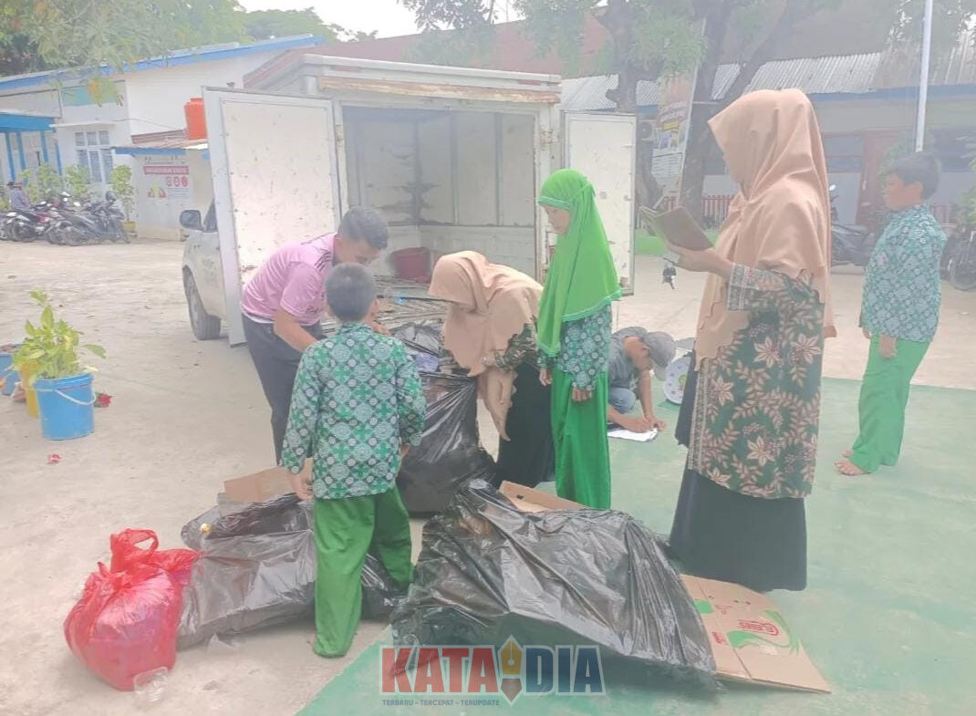 Memperingati Hari Peduli Sampah Nasional (HPSN) yang jatuh pada 21 Februari 2026, SD Muhammadiyah Perumnas menggelar edukasi dan penguatan komitmen kebersihan lingkungan melalui program unggulan bertajuk AYO GASS (Gerakan Amal Sedekah Sampah).