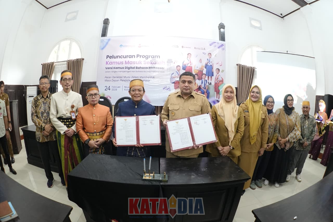 Pemerintah Kota Makassar, terus menunjukkan komitmennya dalam memperkuat literasi sekaligus menjaga identitas kultural generasi muda.