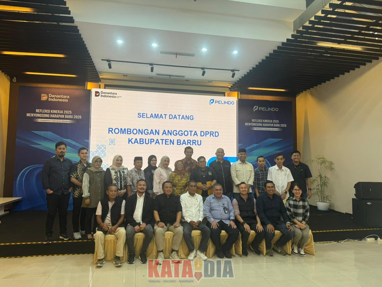 Pimpinan dan anggota DPRD Kabupaten Barru melakukan kunjungan kerja ke PT Pelabuhan Indonesia (Pelindo) Regional 4 pada Rabu, 25 Februari 2026.