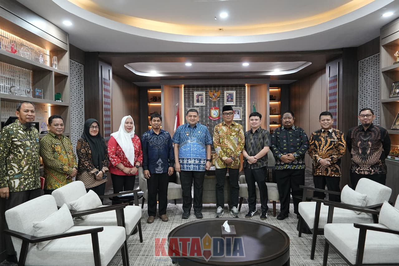 Kepala Kantor Kementerian Haji dan Umrah Kota Makassar, Muhammad Amrullah Arief, melaporkan secara langsung kesiapan pemberangkatan calon jemaah haji (CJH) tahun 2026