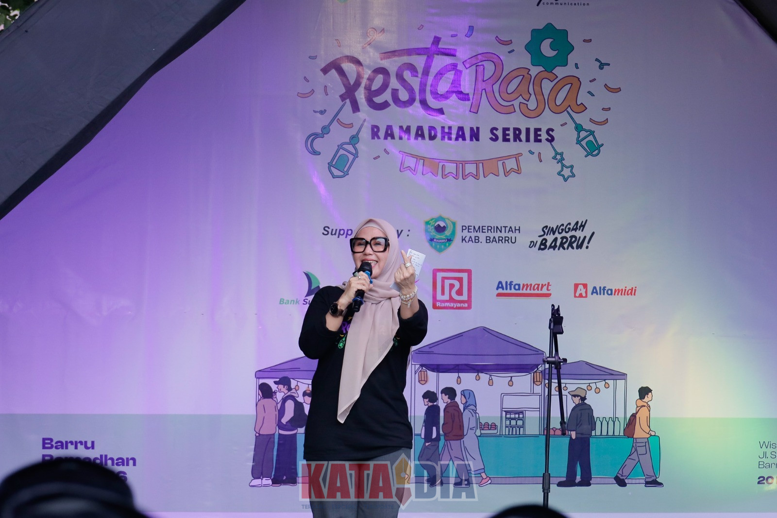 Andi Ina Kartika Sari, S.H., M.Si., secara resmi membuka Pesta Rasa Ramadan Series di Wisma Bola Sobae, Kabupaten Barru,