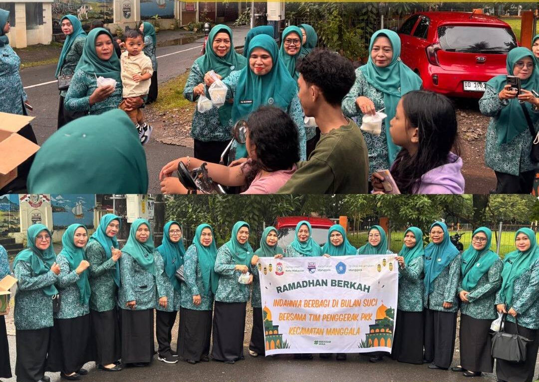 Ketua TP PKK Kecamatan Manggala, Ny. Hj. Lili Suriani Ahmad bersama Wakil Ketua TP PKK Kecamatan Manggala Rita Marlina didampingi jajaran pengurus serta kader PKK turun langsung ke tengah masyarakat untuk berbagi takjil kepada warga
