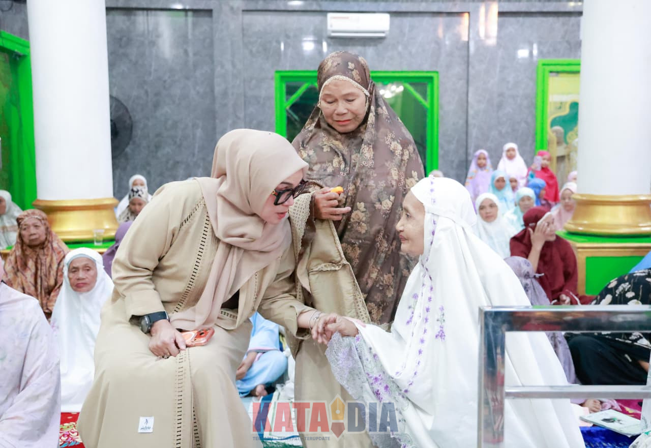 Bupati Barru, Andi Ina Kartika Sari, melanjutkan rangkaian Safari Ramadan Pemerintah Kabupaten Barru dengan mengunjungi Masjid At-Tauhid Kupa di Desa Kupa, Kecamatan Mallusetasi, Kabupaten Barru,