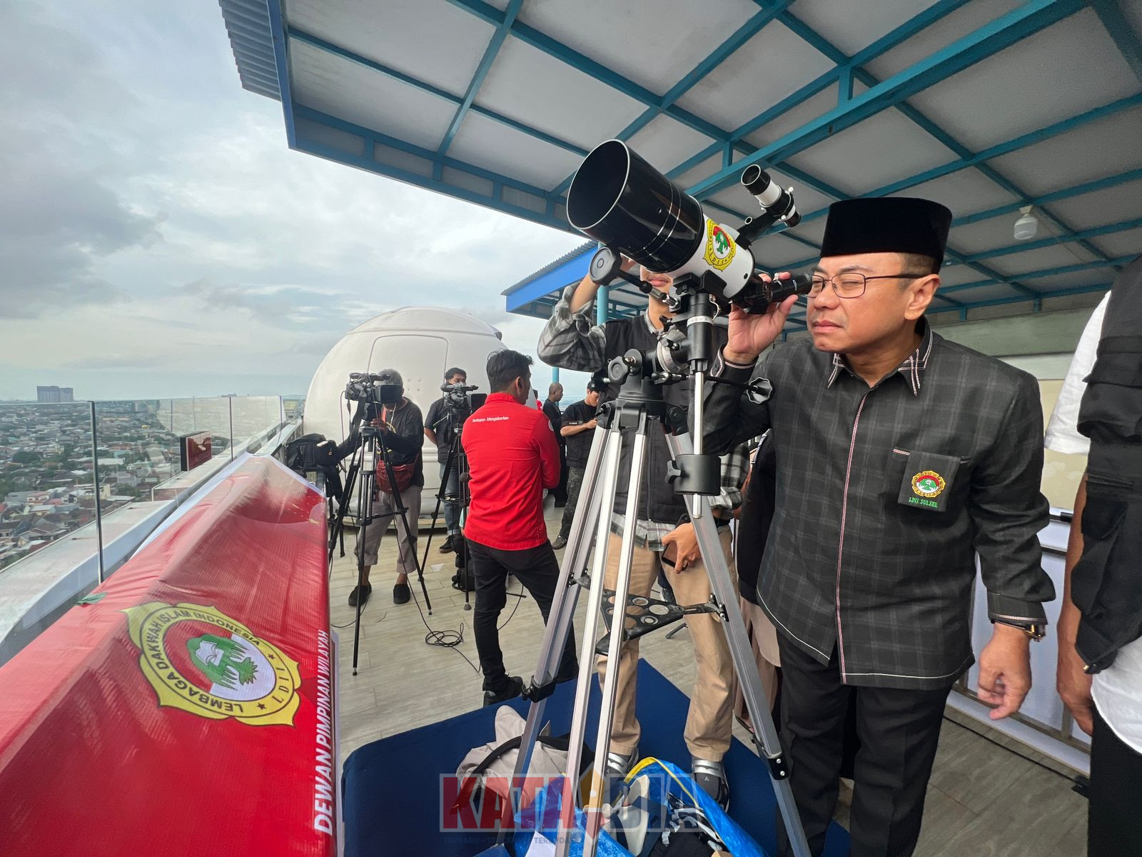 Tim rukyatul hilal DPW Lembaga Dakwah Islam Indonesia (LDII) Provinsi Sulawesi Selatan turut ambil bagian dalam pengamatan hilal 1 Syawal 1447 Hijriah