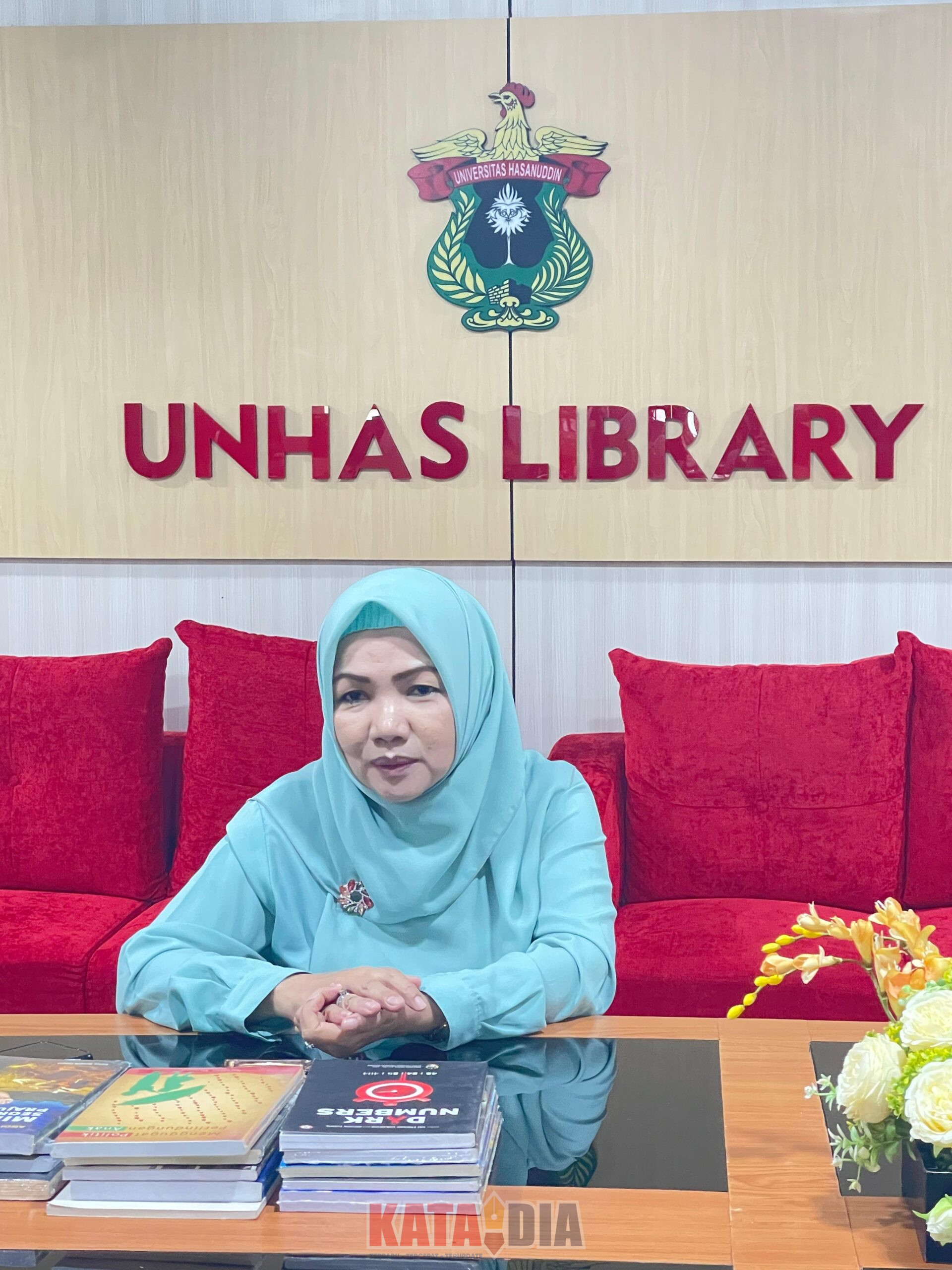Prof. Munirah Hasjim resmi menjabat Kepala Perpustakaan Unhas 2026–2030. Perpustakaan Unhas diperkuat sebagai pusat literasi, riset digital, dan ruang kolaborasi kampus.