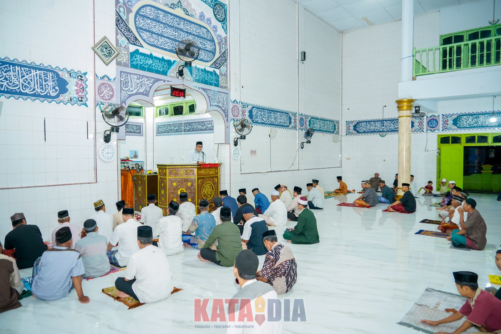 Wakil Bupati Barru, Abustan Andi Bintang, melaksanakan Safari Ramadan Pemerintah Kabupaten Barru di Masjid Al Ittifaqi Lembae, Kelurahan Coppo, Kecamatan Barru, pada malam ke-13 Ramadan