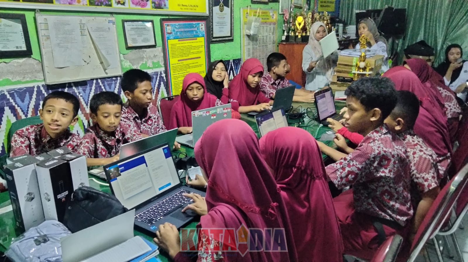 SD Inpres Banta Bantaeng 1 Makassar melaksanakan kegiatan Simulasi Tes Kompetensi Anak (TKA) selama dua hari, Senin hingga Selasa, 3–4 Maret 2026.