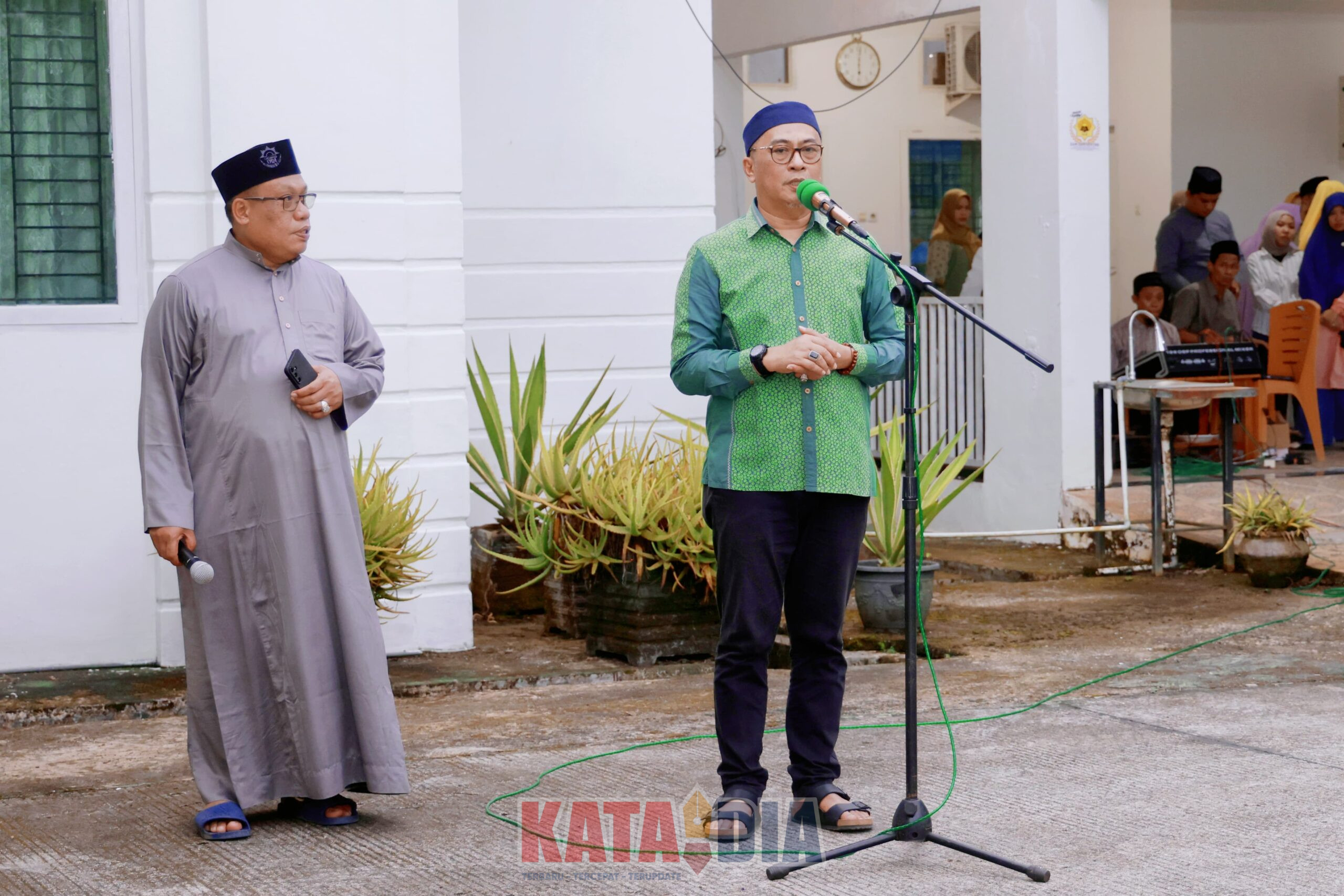 Suasana penuh kebersamaan dan kekhidmatan mewarnai acara buka puasa bersama yang digelar Wakil Bupati Barru,