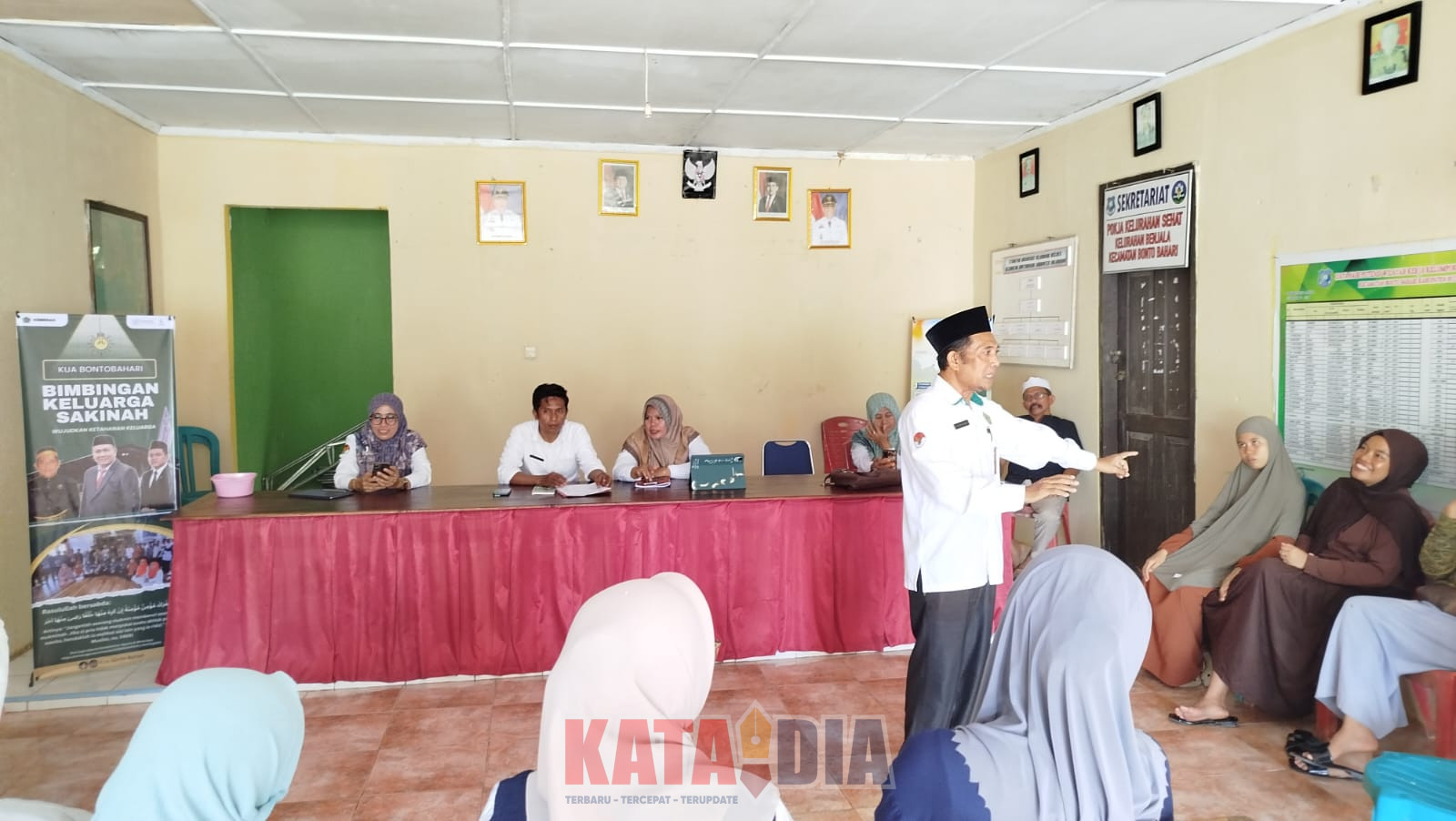 Upaya memperkuat ketahanan keluarga terus dilakukan melalui kegiatan Bimbingan Keluarga Sakinah yang dilaksanakan di Aula Kantor Lurah Benjala,