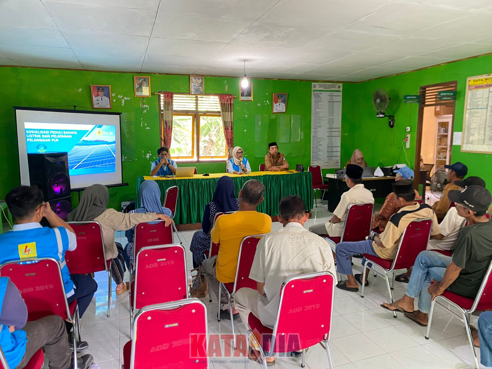 PT PLN (Persero) melalui Unit Layanan Pelanggan (ULP) Kalumpang terus meningkatkan kesadaran masyarakat terhadap keselamatan kelistrikan.