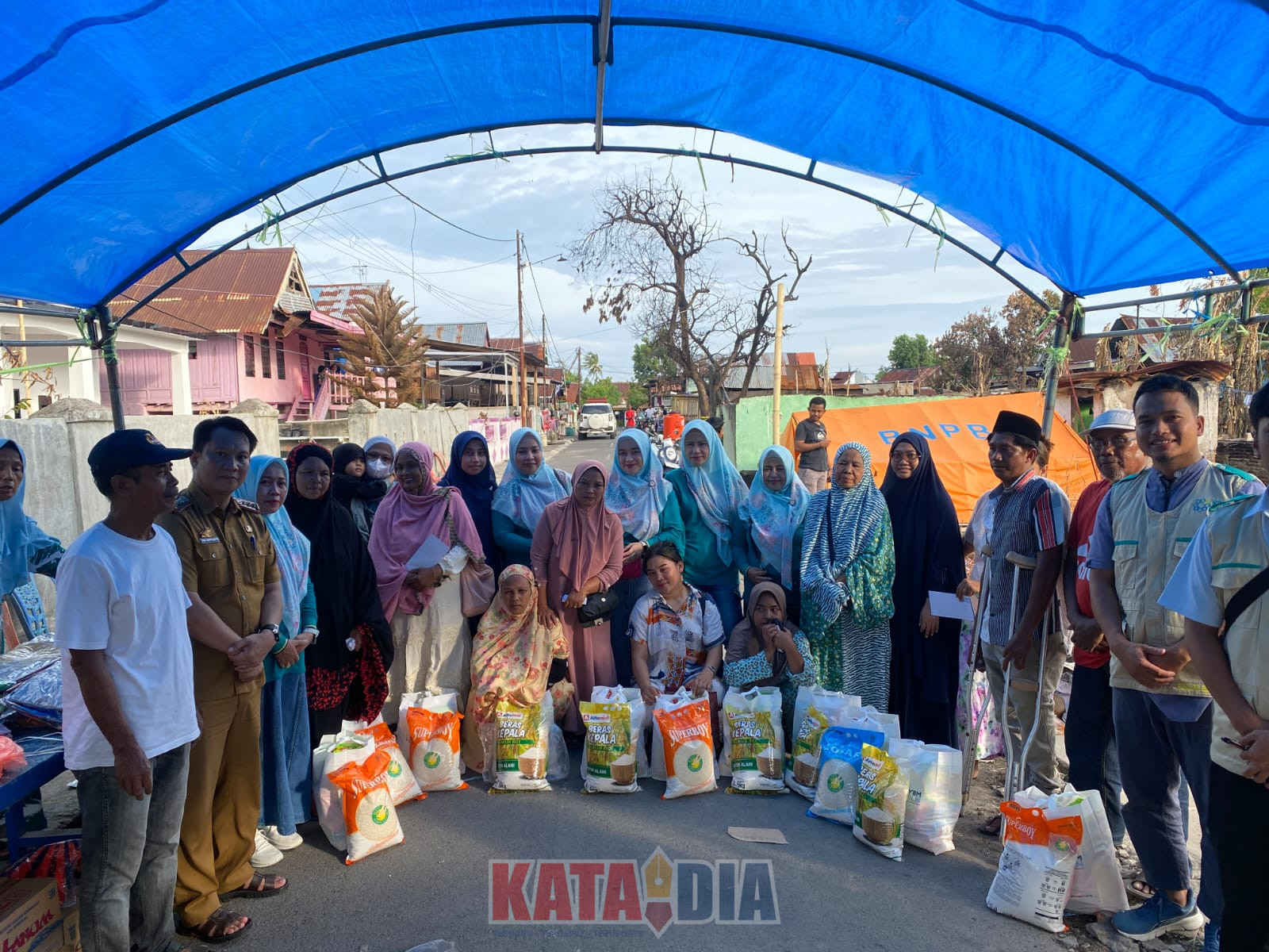 Wujud kepedulian terhadap masyarakat yang tertimpa musibah kembali ditunjukkan oleh Yayasan Baitul Maal (YBM) PT PLN (Persero) UP3 Bulukumba bersama Persatuan Istri Karyawan dan Karyawati (PIKK) PLN UP3 Bulukumba.