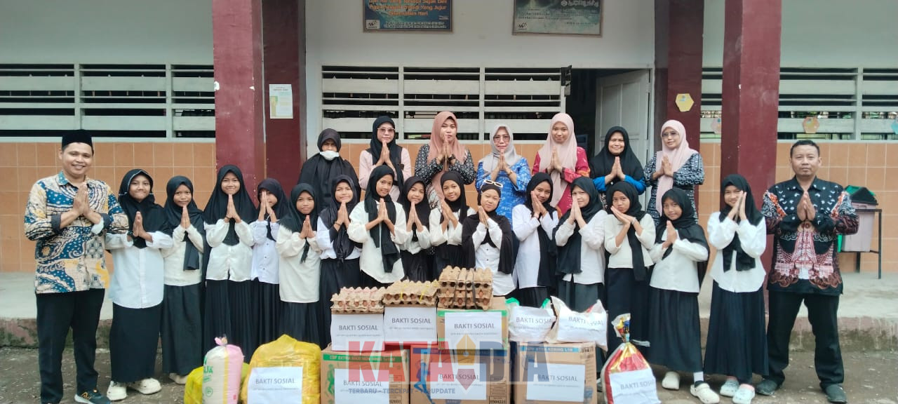 SD Inpres Banta-Bantaeng 1 Makassar melaksanakan kegiatan bakti sosial dengan mengunjungi Panti Asuhan Nahdiyat pada Kamis (12/3/2026).