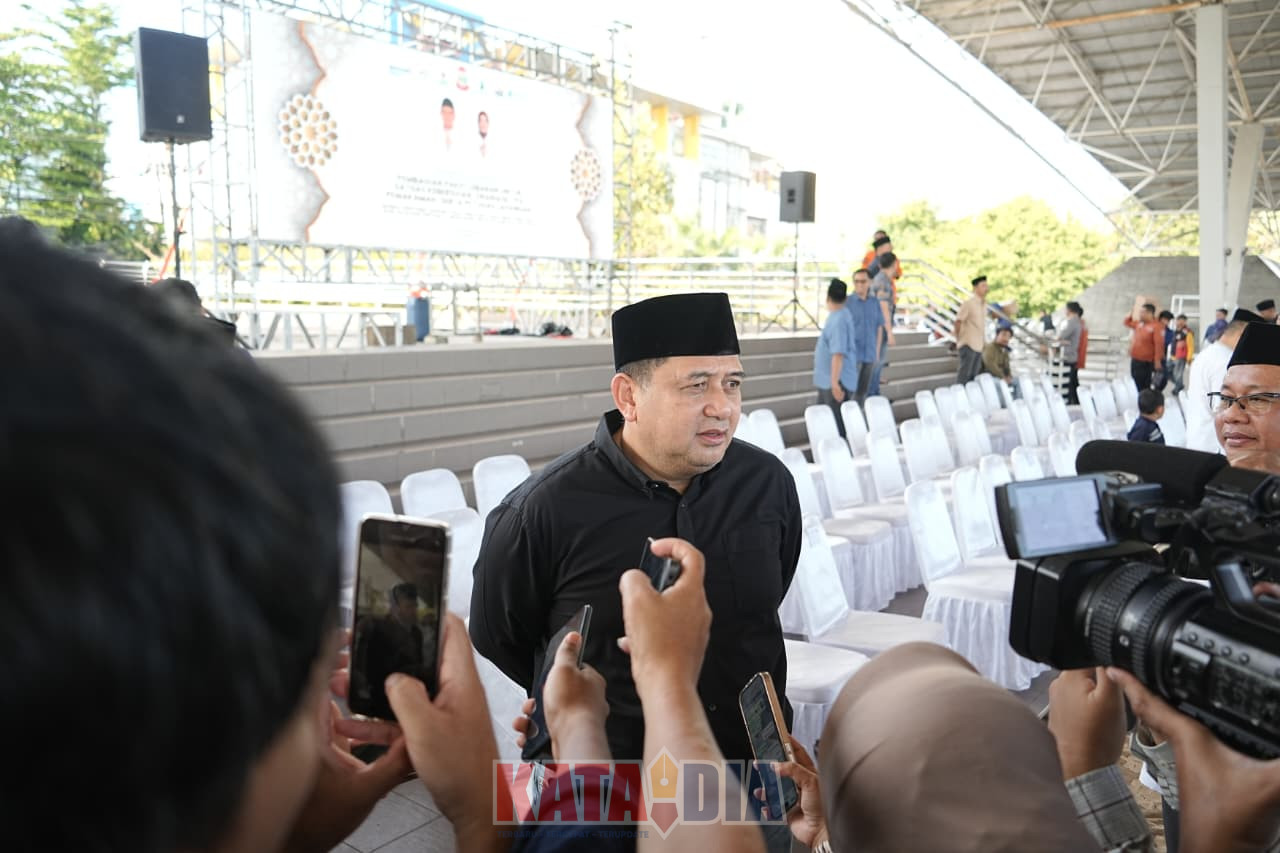 Suasana penuh kegembiraan dan rasa syukur menyelimuti ribuan petugas garda terdepan yang selama ini bertugas menjaga kebersihan lingkungan serta kelancaran sistem drainase di Kota Makassar.